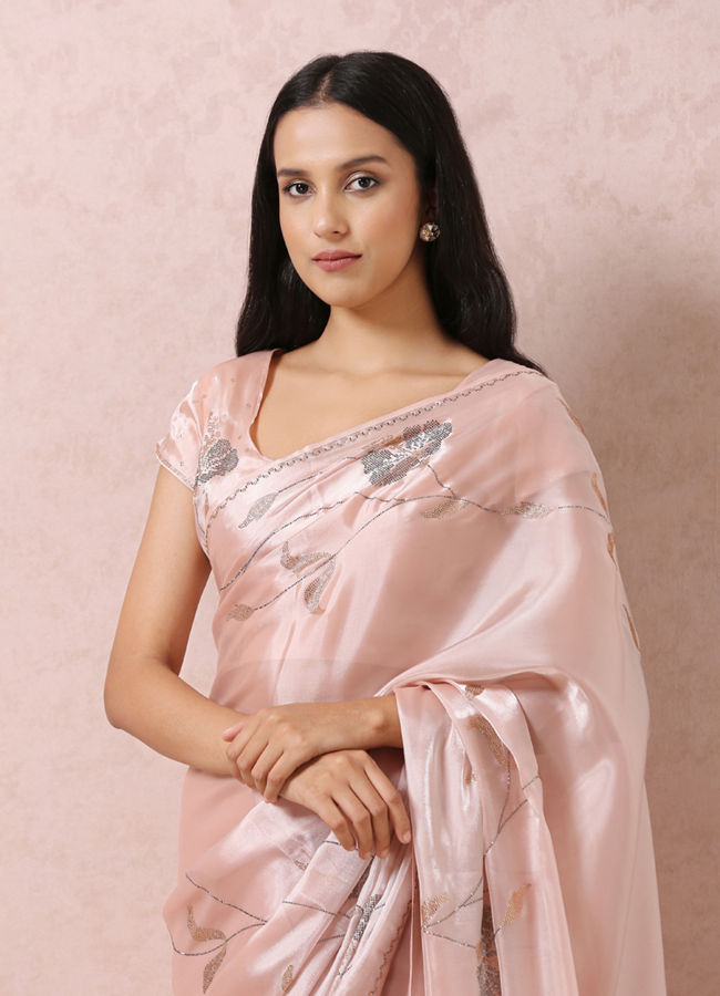 alt message - Mohey Women Peach Organza Saree With Stone Embellishment image number 1