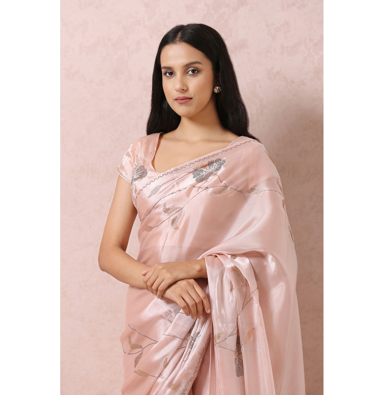 alt message - Mohey Women Peach Organza Saree With Stone Embellishment image number 1