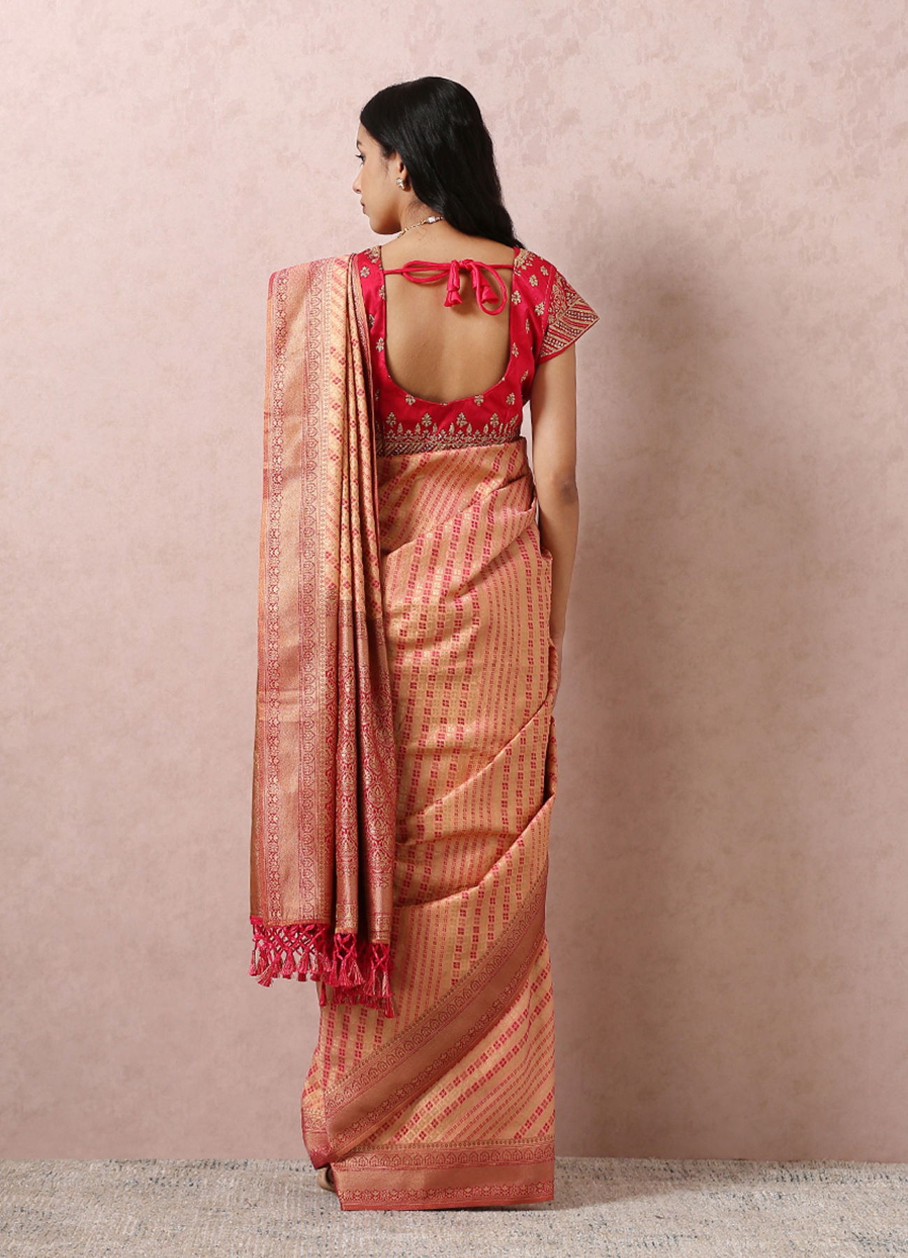 Mohey Women Pink Art Silk Saree