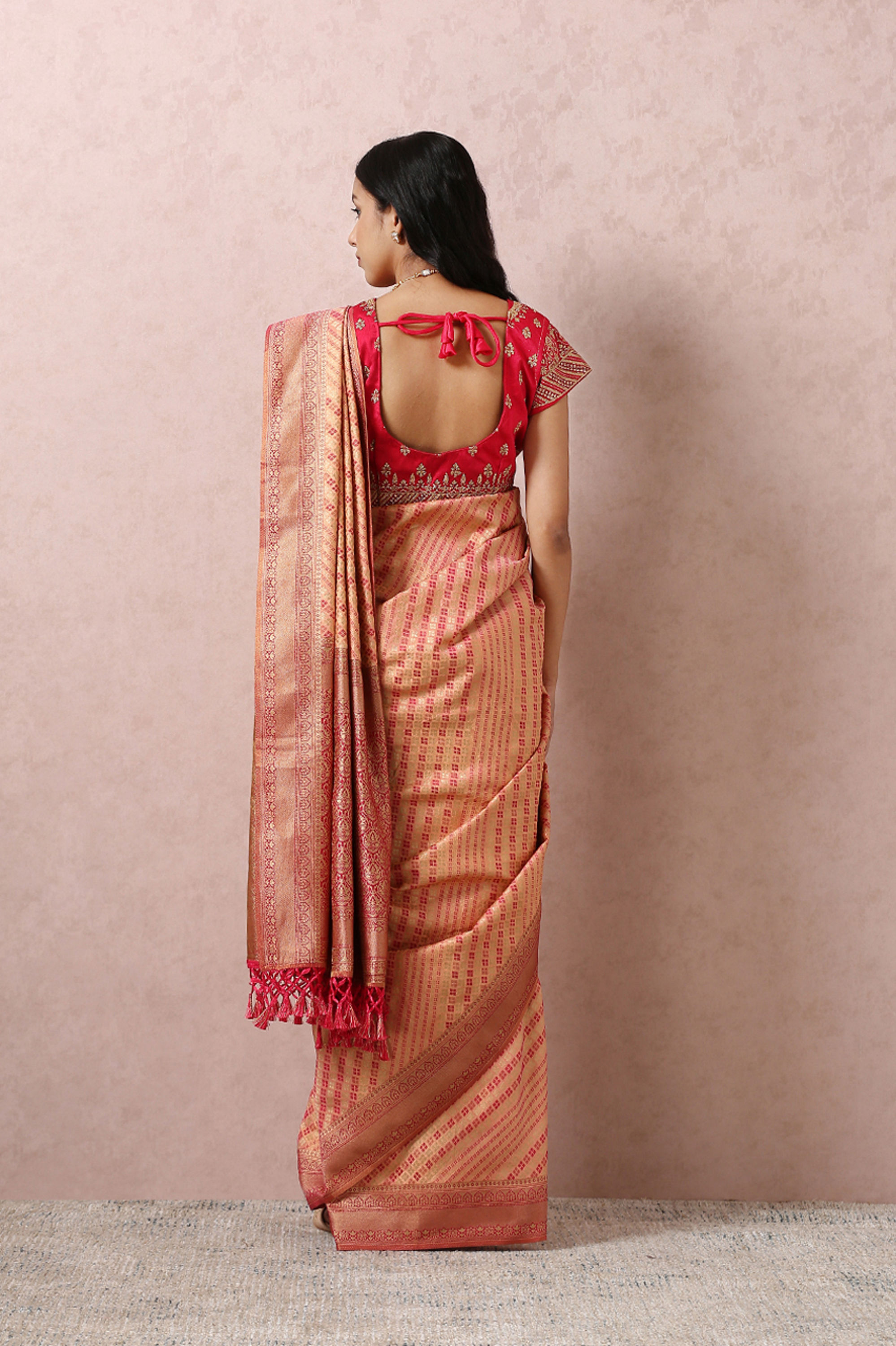 Mohey Women Pink Art Silk Saree