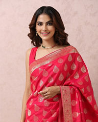 Mohey Women Rani Golden Motif Saree