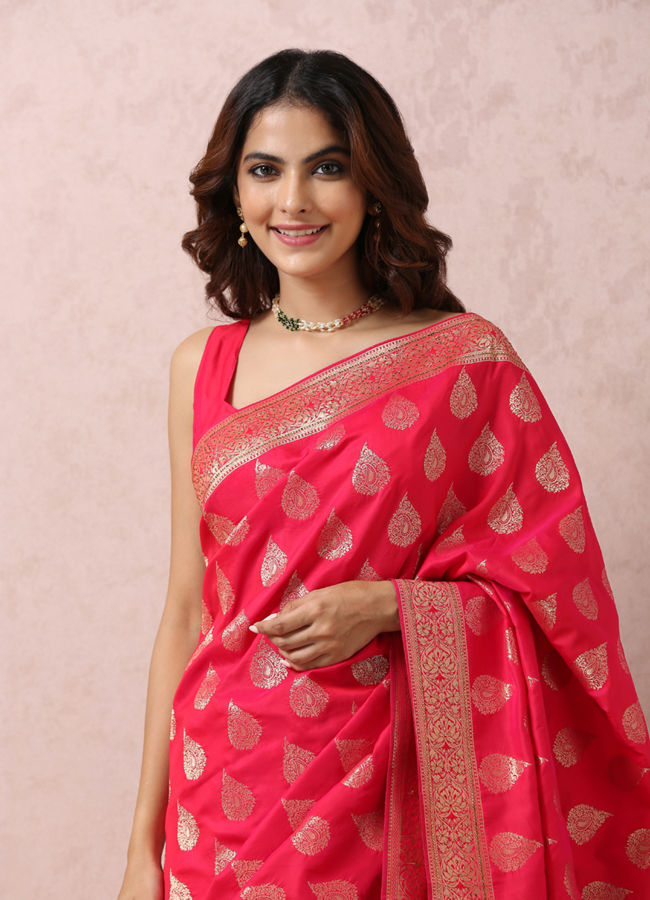 Mohey Women Rani Golden Motif Saree image number 1