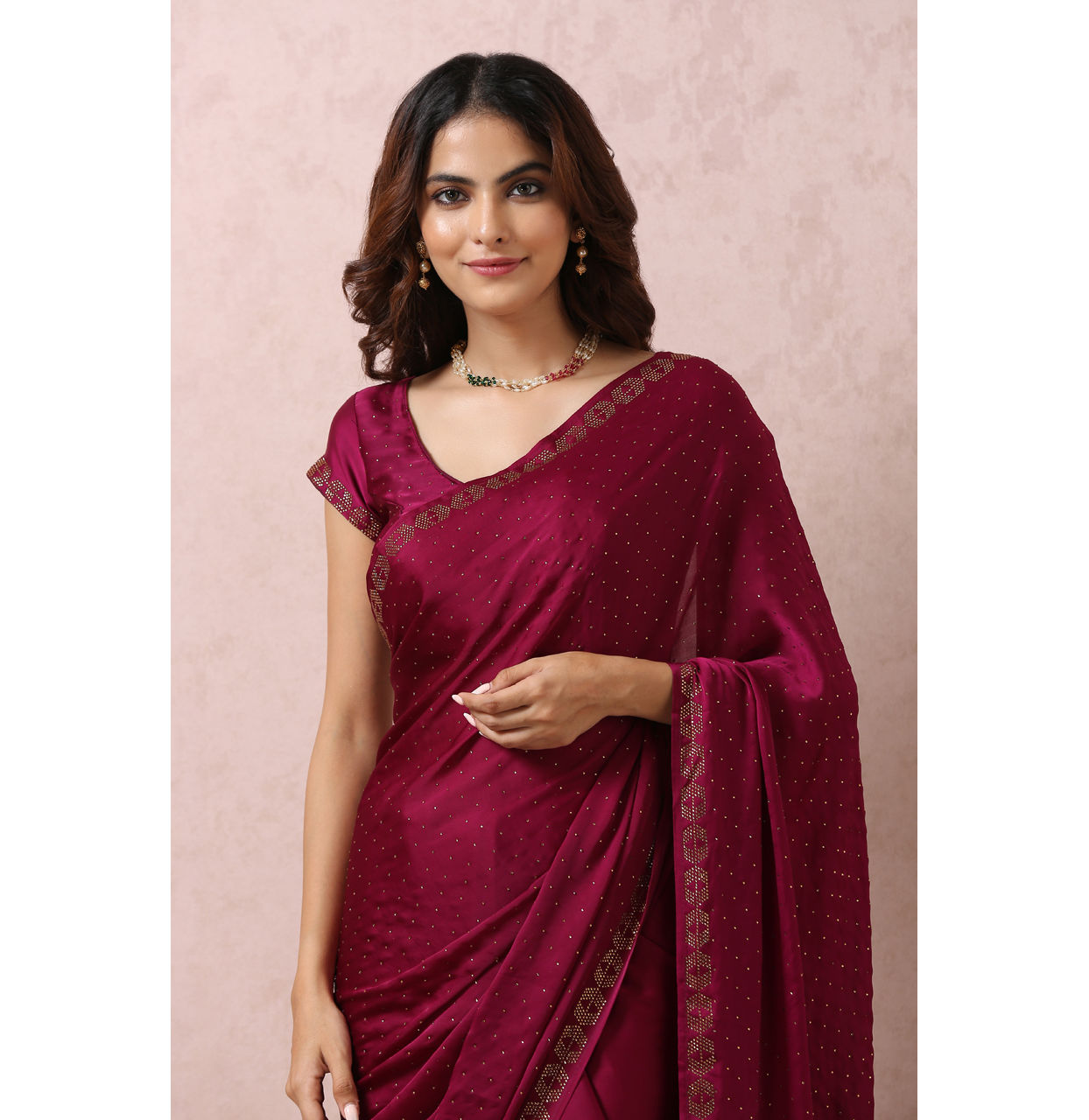 alt message - Mohey Women Wine Stone-Embellished Satin Saree image number 1