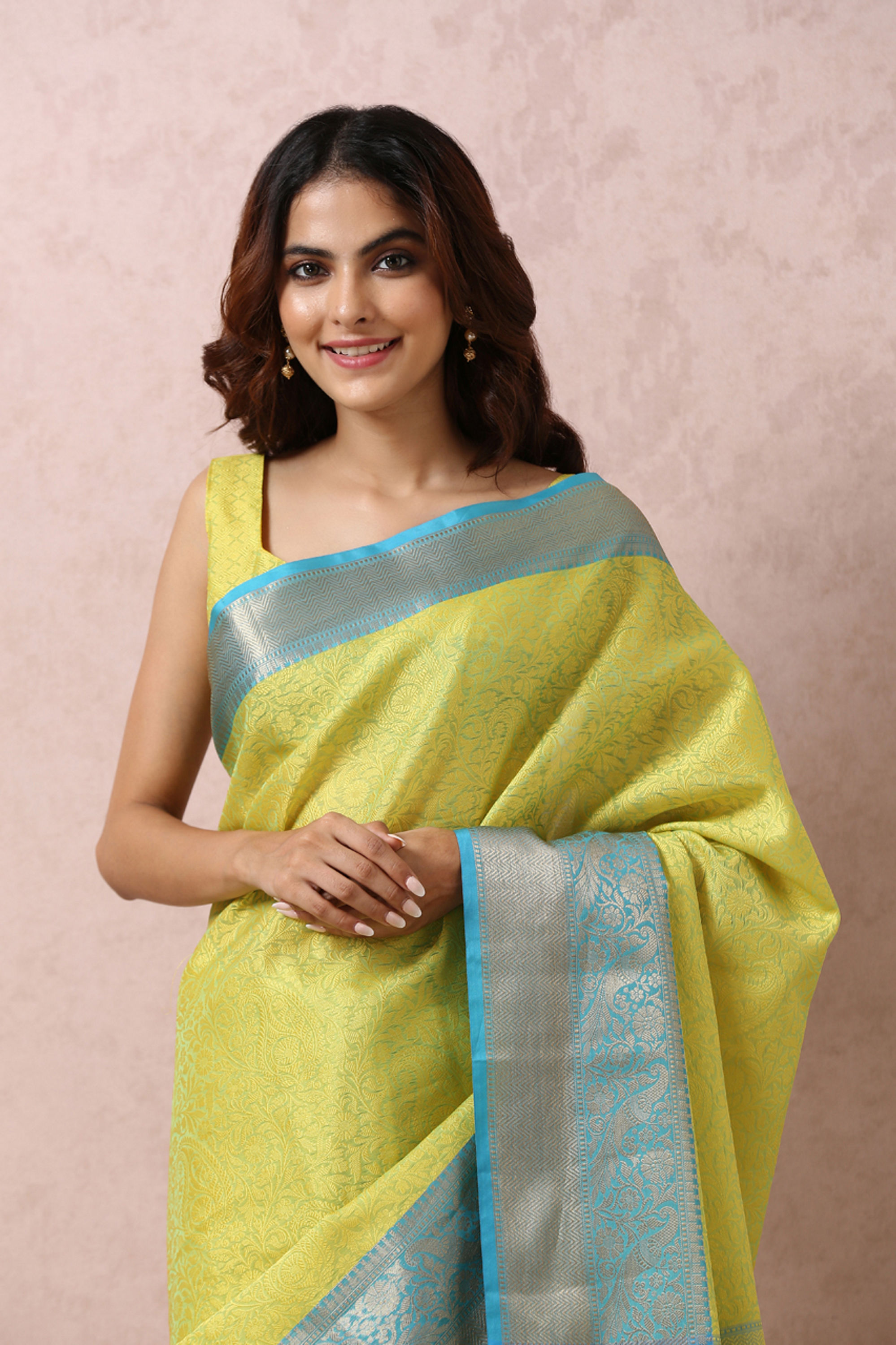 Mohey Women Green Printed Saree