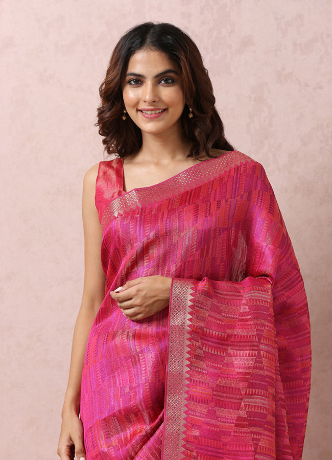 alt message - Mohey Women Rani Pink Saree With Golden Border image number 1