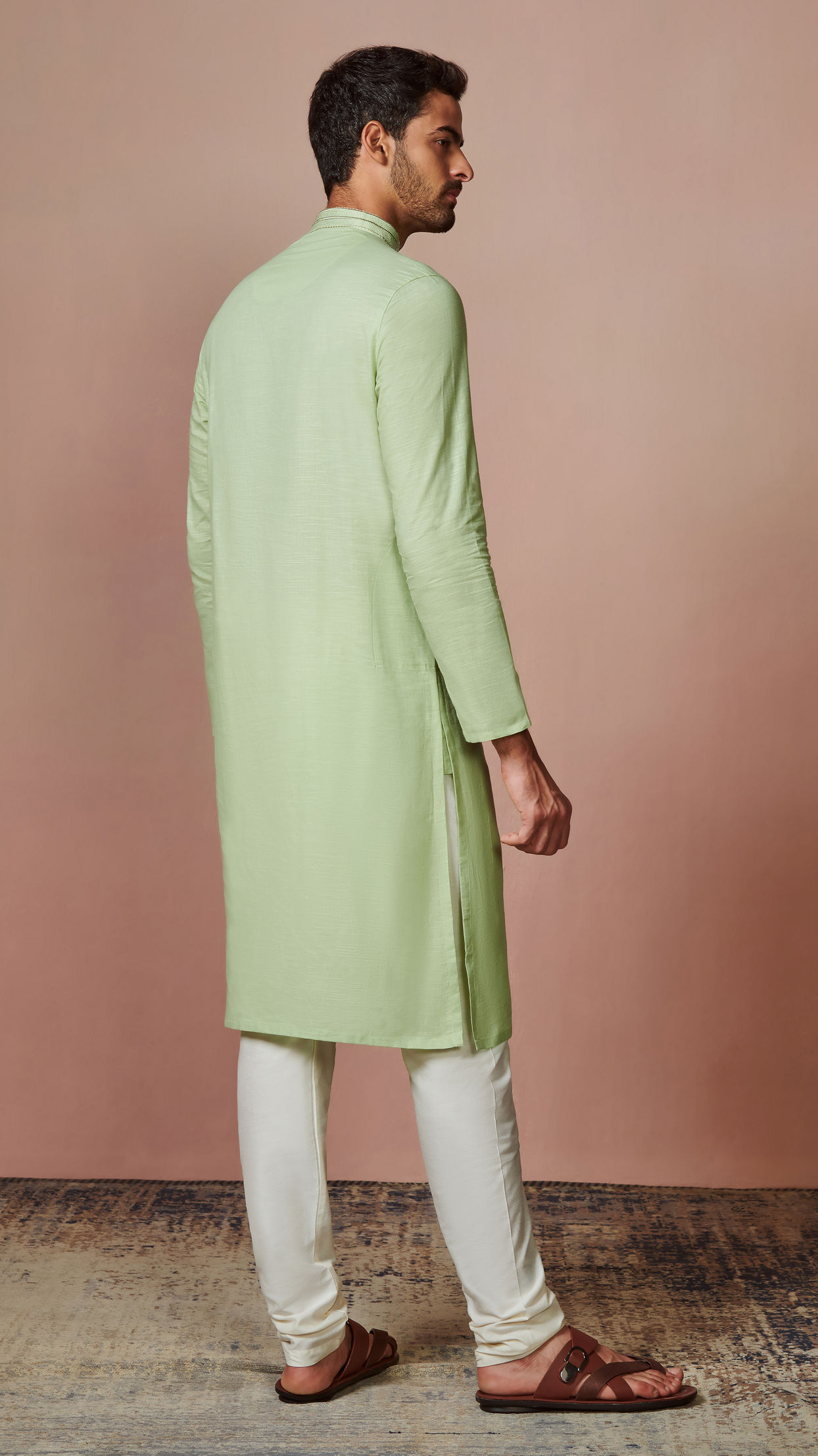 alt message - Manyavar Men Green Self Design Kurta image number 3