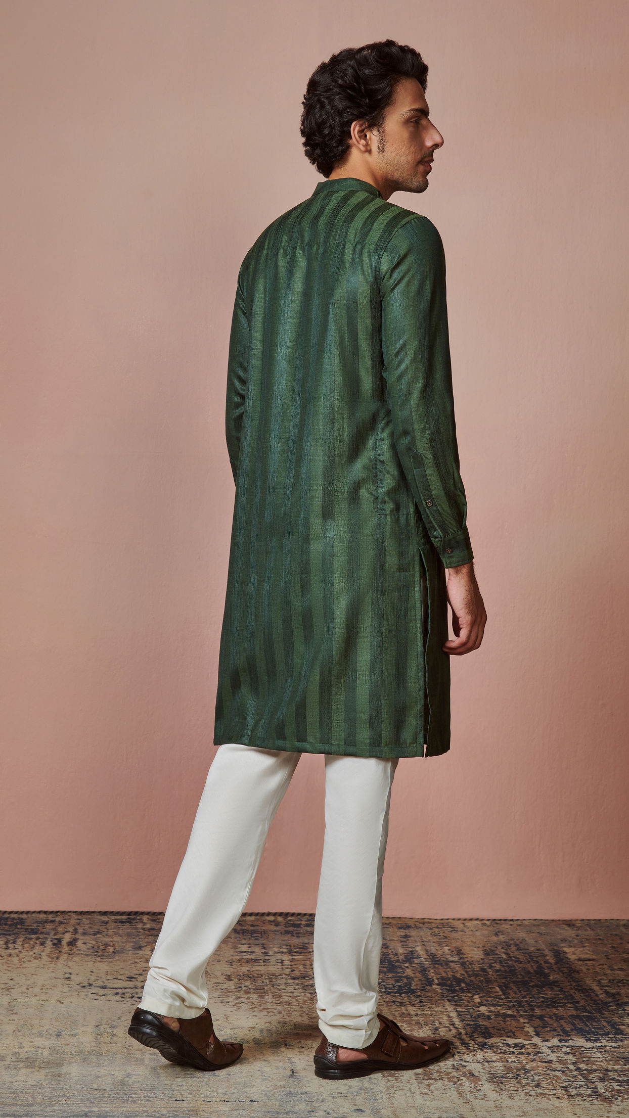 alt message - Manyavar Men Olive Green Self Striped Kurta image number 2