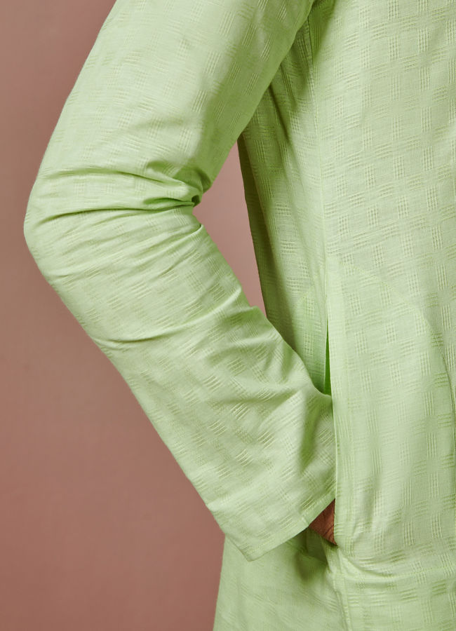 Manyavar Men Green Cotton Kurta With Embroidered Collar