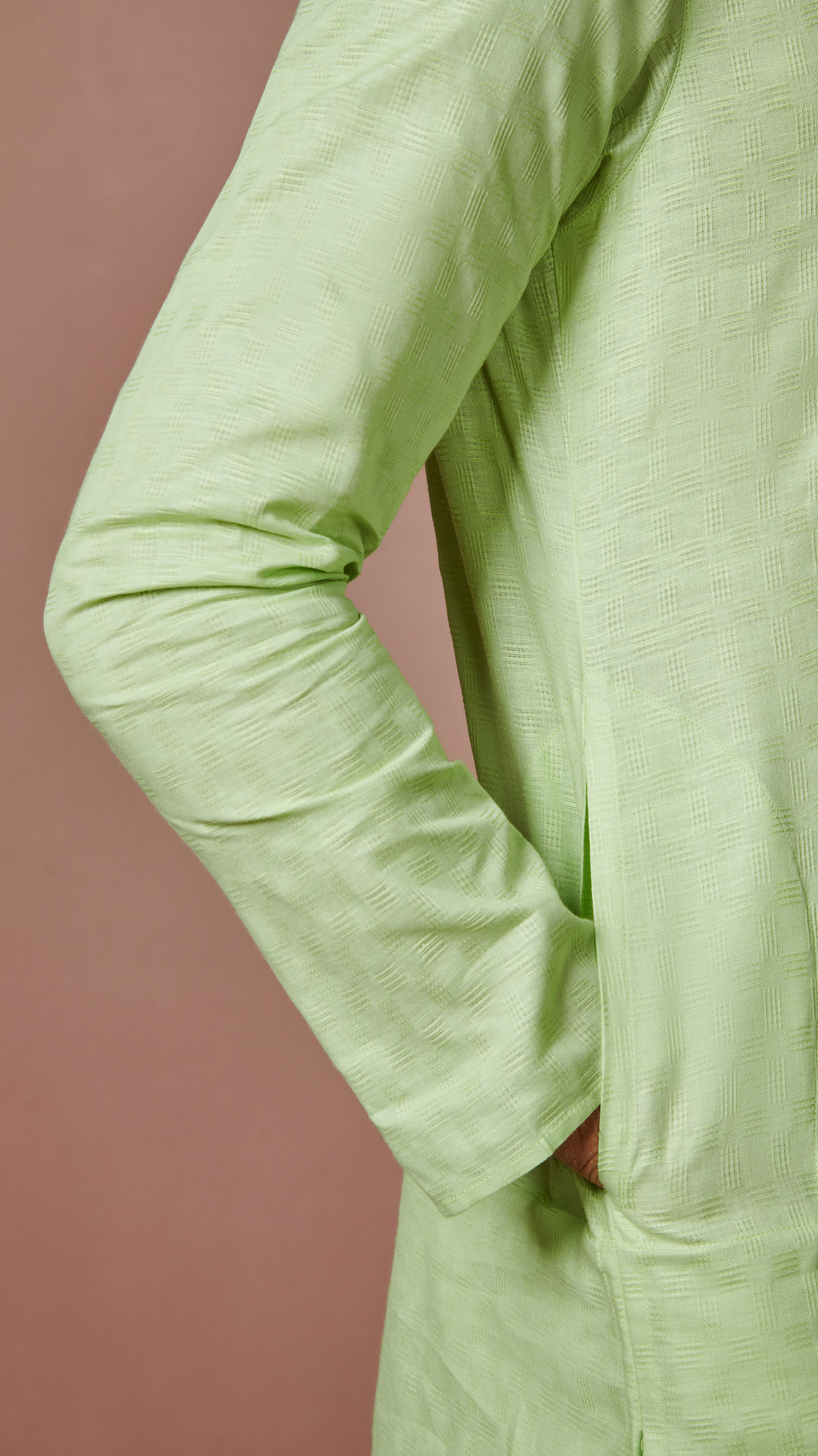 Manyavar Men Green Cotton Kurta With Embroidered Collar