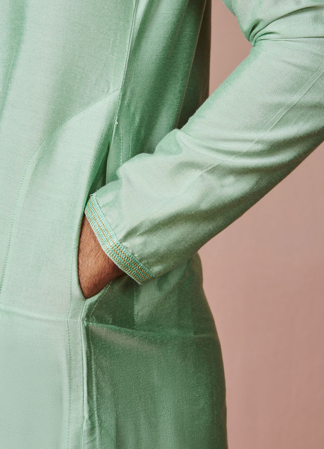 Manyavar Men Plain Green Kurta With Embroidered Collar
