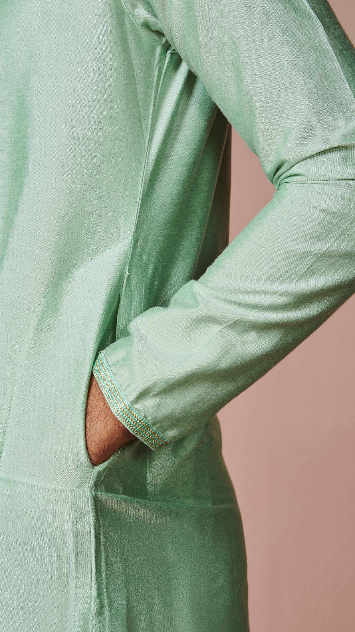 Manyavar Men Plain Green Kurta With Embroidered Collar