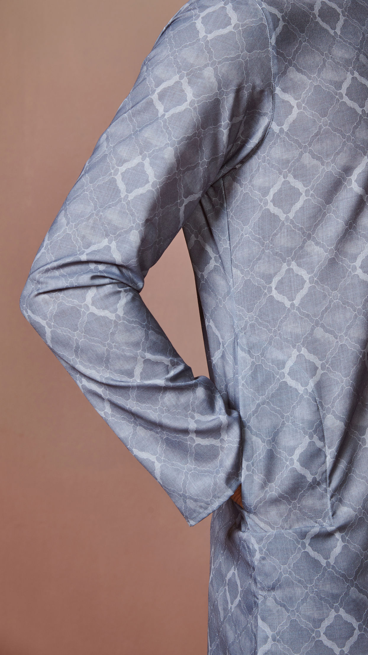 Manyavar Men Grey Bandhani Print Kurta