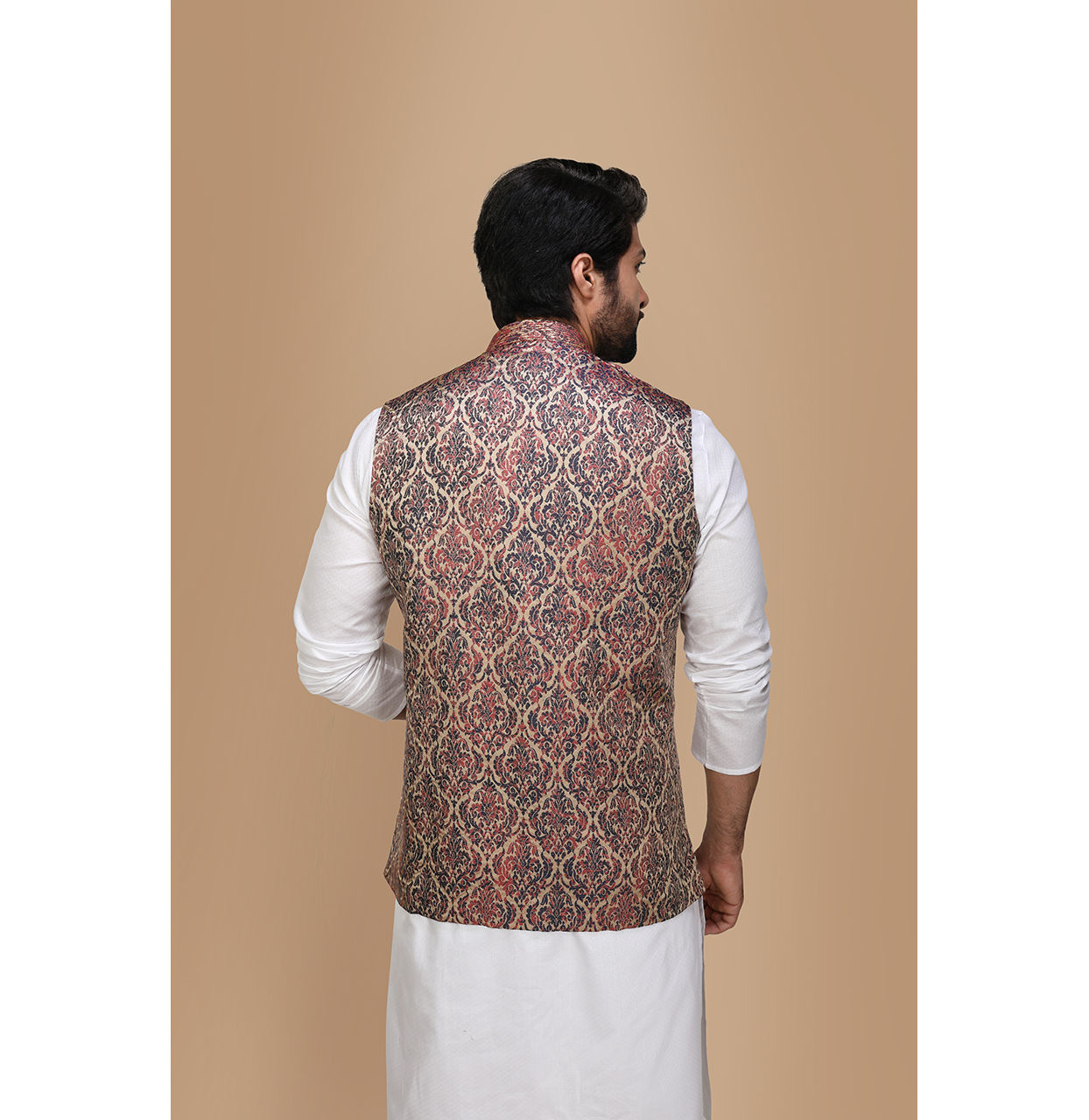 alt message - Manyavar Men Majestic Maroon Party Wear Jacket image number 2