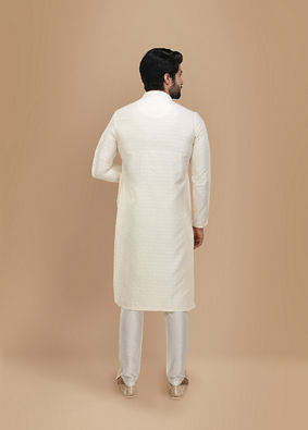 alt message - Manyavar Men Off White Self Embossed Kurta Set image number 2