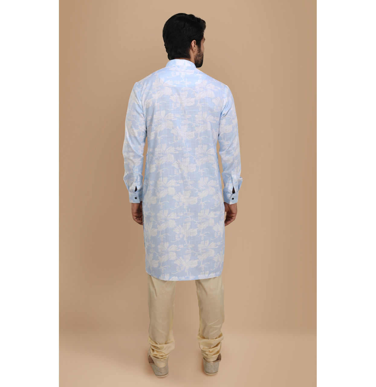 alt message - Manyavar Men Blue Floral Printed Kurta image number 2