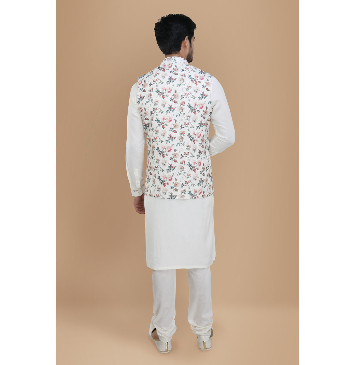 alt message - Manyavar Men Light Cream Floral Print Kurta Jacket Set image number 2