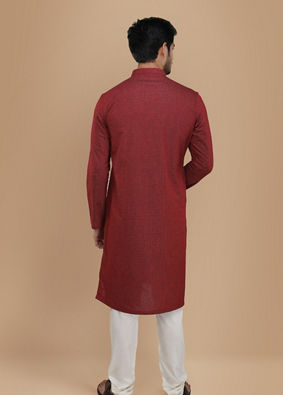 alt message - Manyavar Men Maroon Printed Kurta image number 2