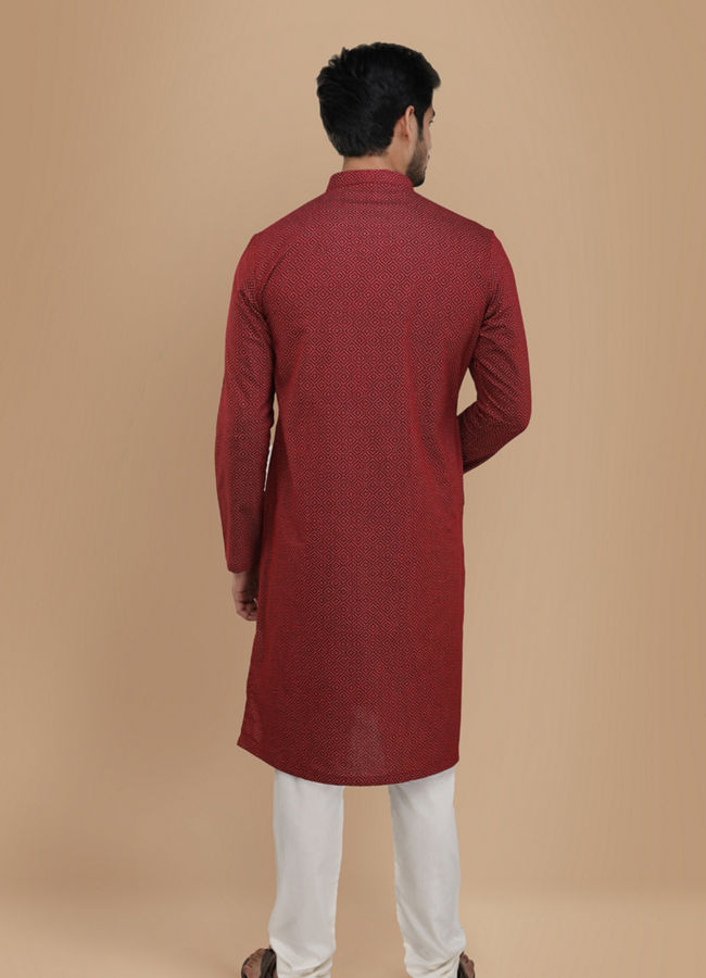 alt message - Manyavar Men Maroon Printed Kurta image number 2