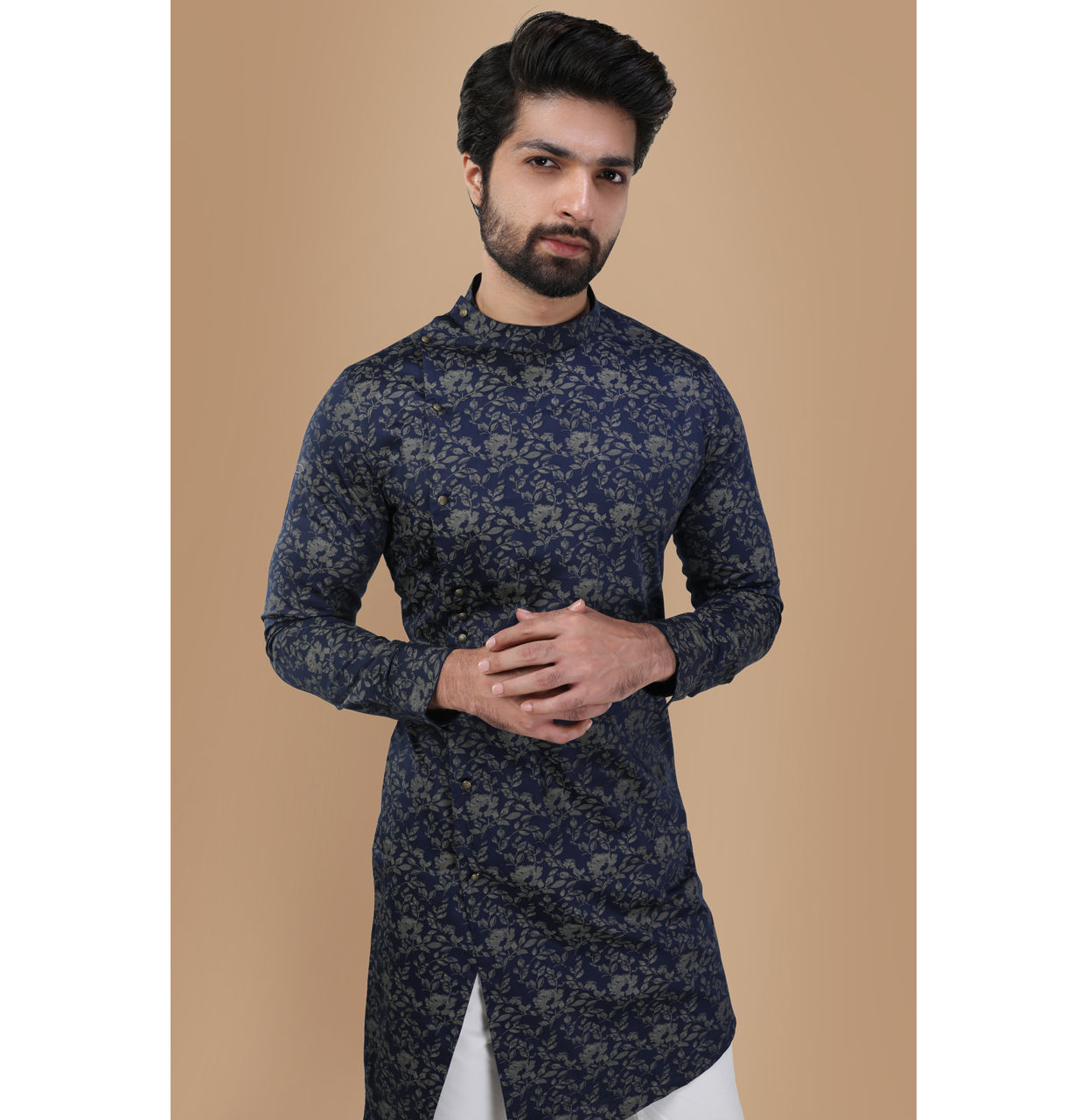 alt message - Manyavar Men Royal Blue Floral Print Kurta image number 0