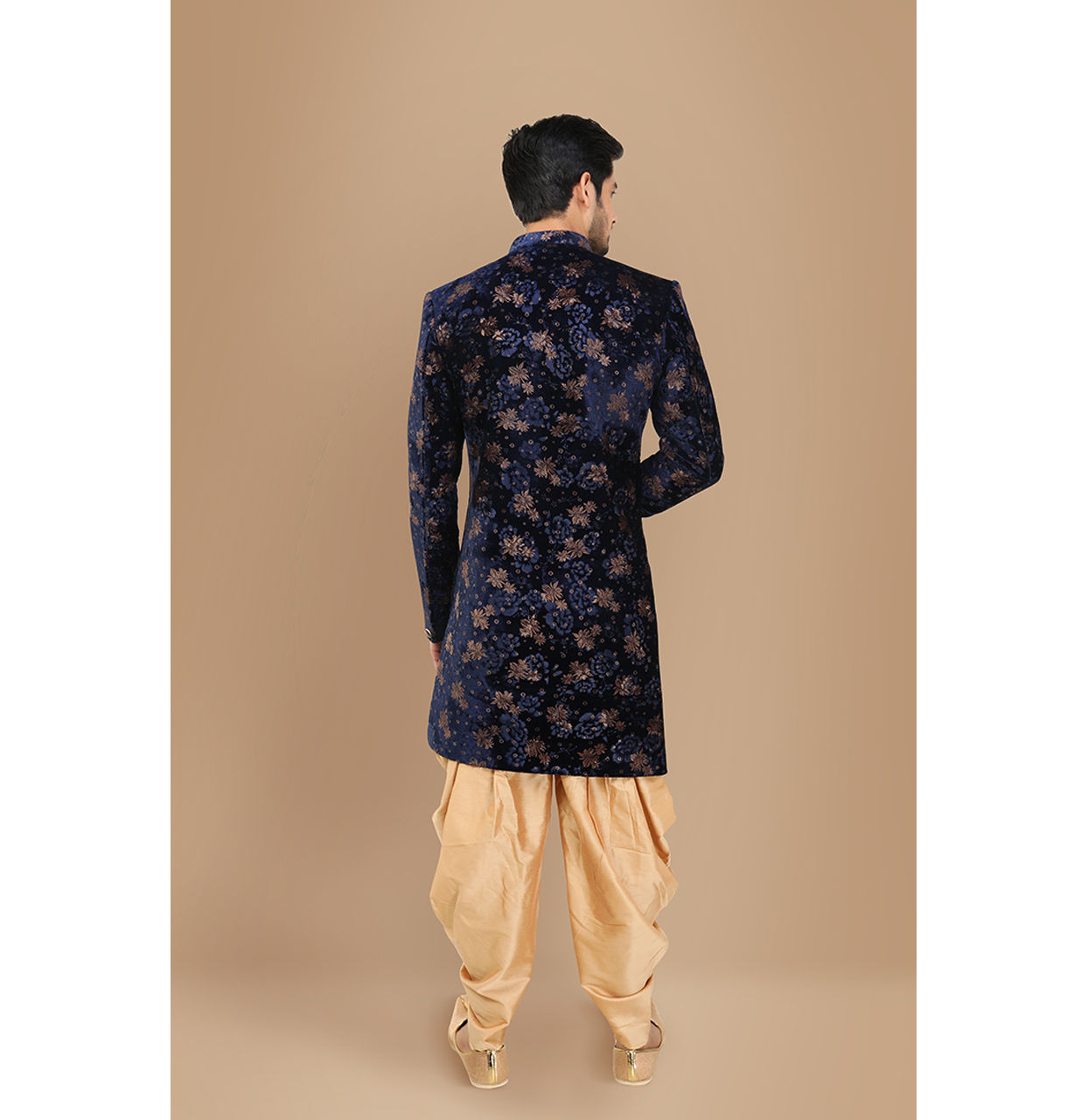 alt message - Manyavar Men Velvet Blue Indo-Western image number 2