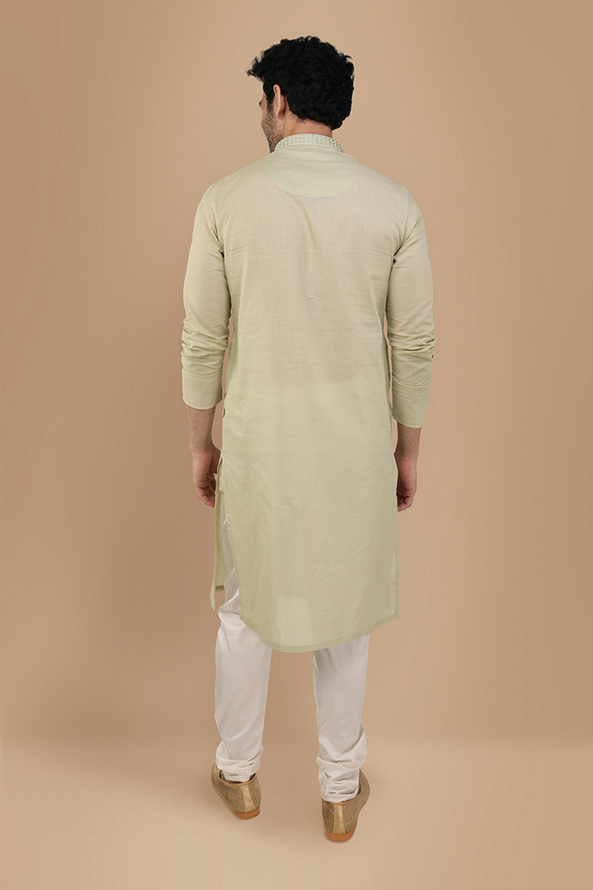 Manyavar Men Light Green Solid Kurta Set With Neck Detailing