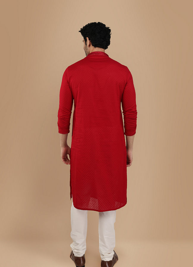 alt message - Manyavar Men Scarlet Red Kurta Set With Neck Detailing image number 2