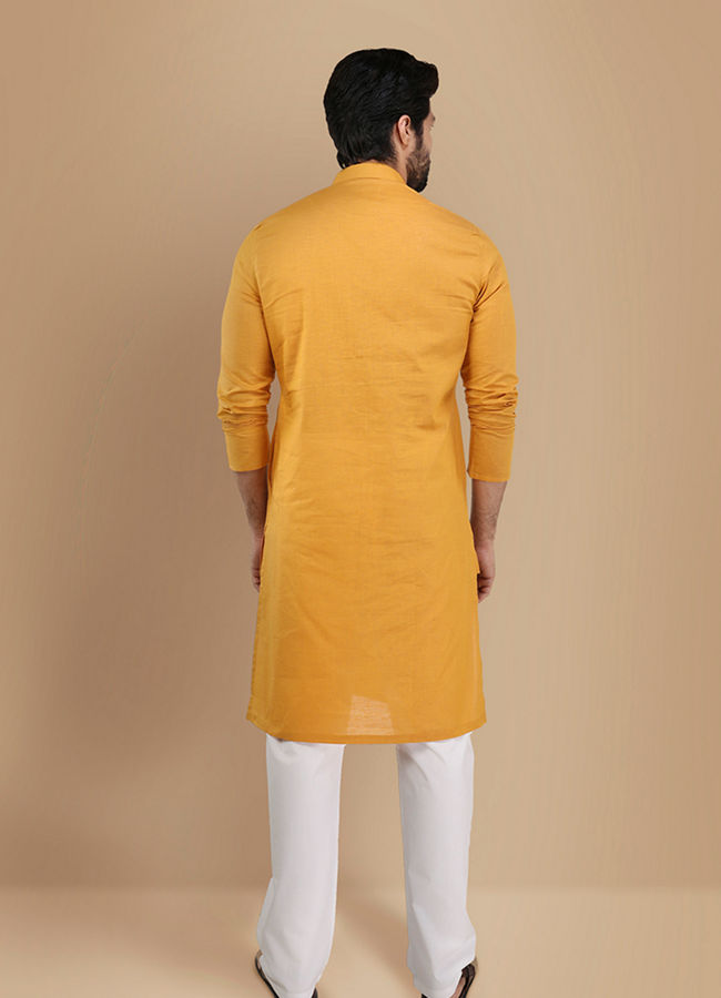 alt message - Manyavar Men Mustard Yellow Solid Kurta image number 2