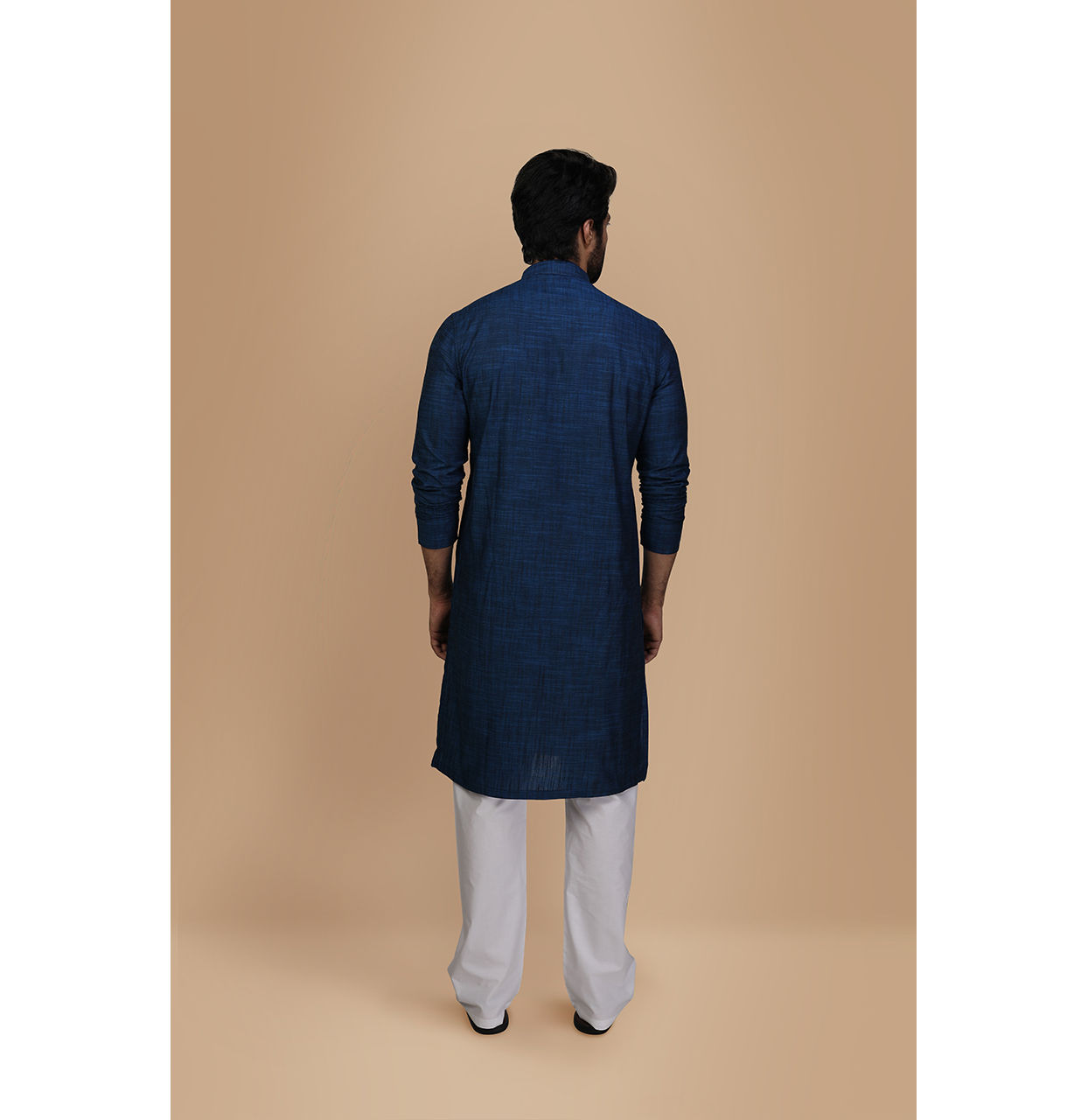 Manyavar Men Minimalist Blue Cotton Blend Kurta