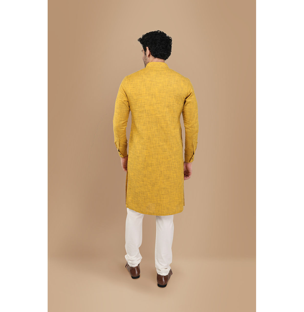 alt message - Manyavar Men Stylish Orange Kurta image number 2