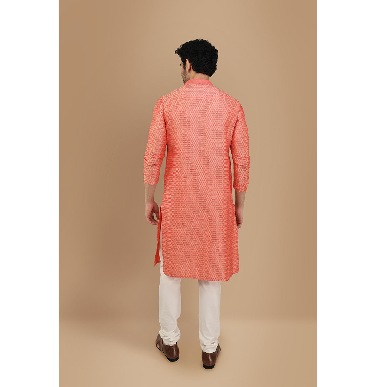 alt message - Manyavar Men Rust Pink Self Design Kurta Set image number 2