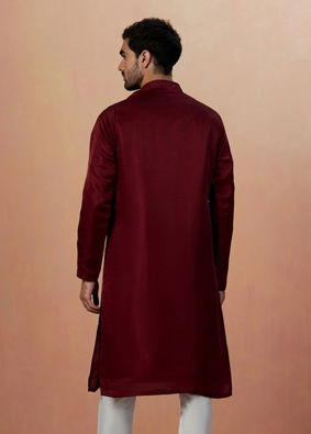 alt message - Manyavar Men Maroon Self Booti Kurta Pajama image number 4