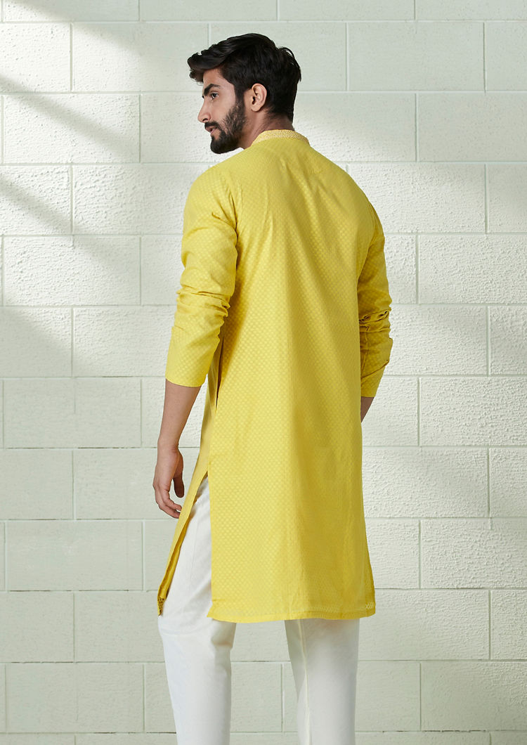 Twamev Men Canary Yellow Self Patterned Kurta Set image number 2