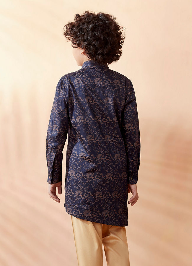 alt message - Manyavar Boys Boys Blue Floral Printed Side Open Kurta Set image number 2