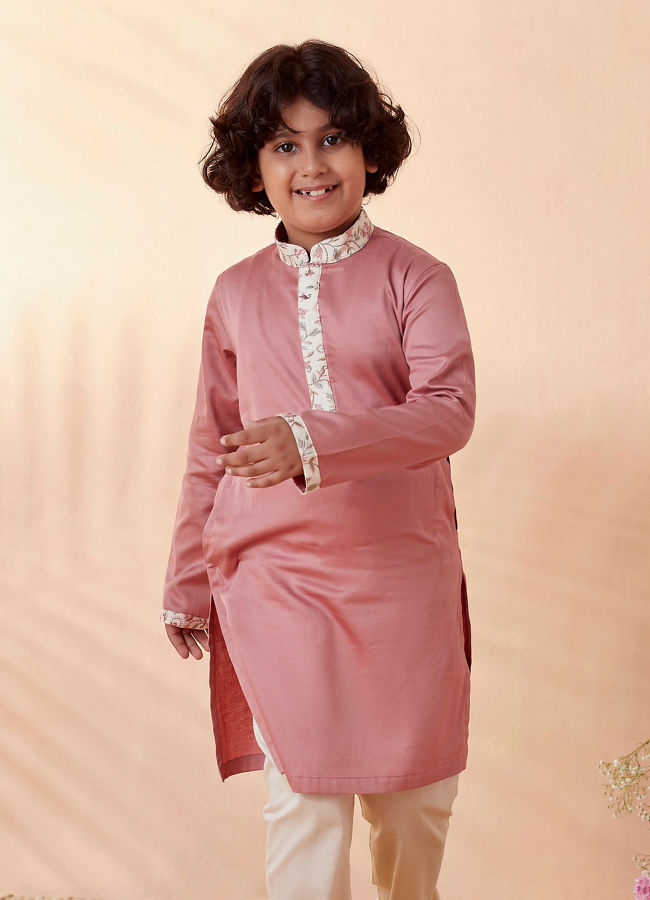 alt message - Manyavar Boys Boys Cream And Pink Kurta Jacket Set image number 2