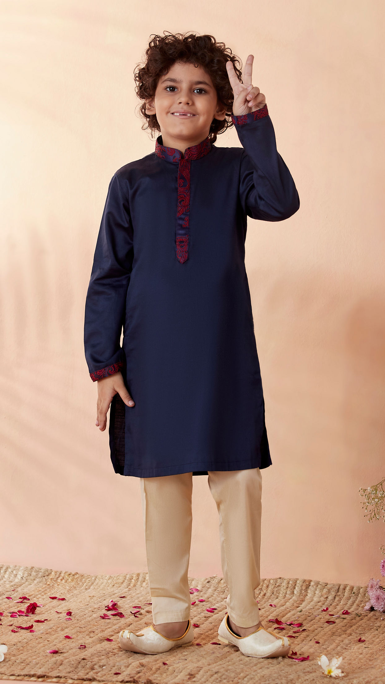 alt message - Manyavar Boys Boys Wine And Navy Blue Kurta Jacket Set image number 2