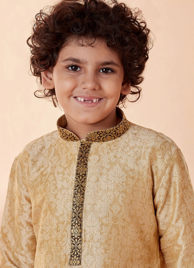 Manyavar store kids collection