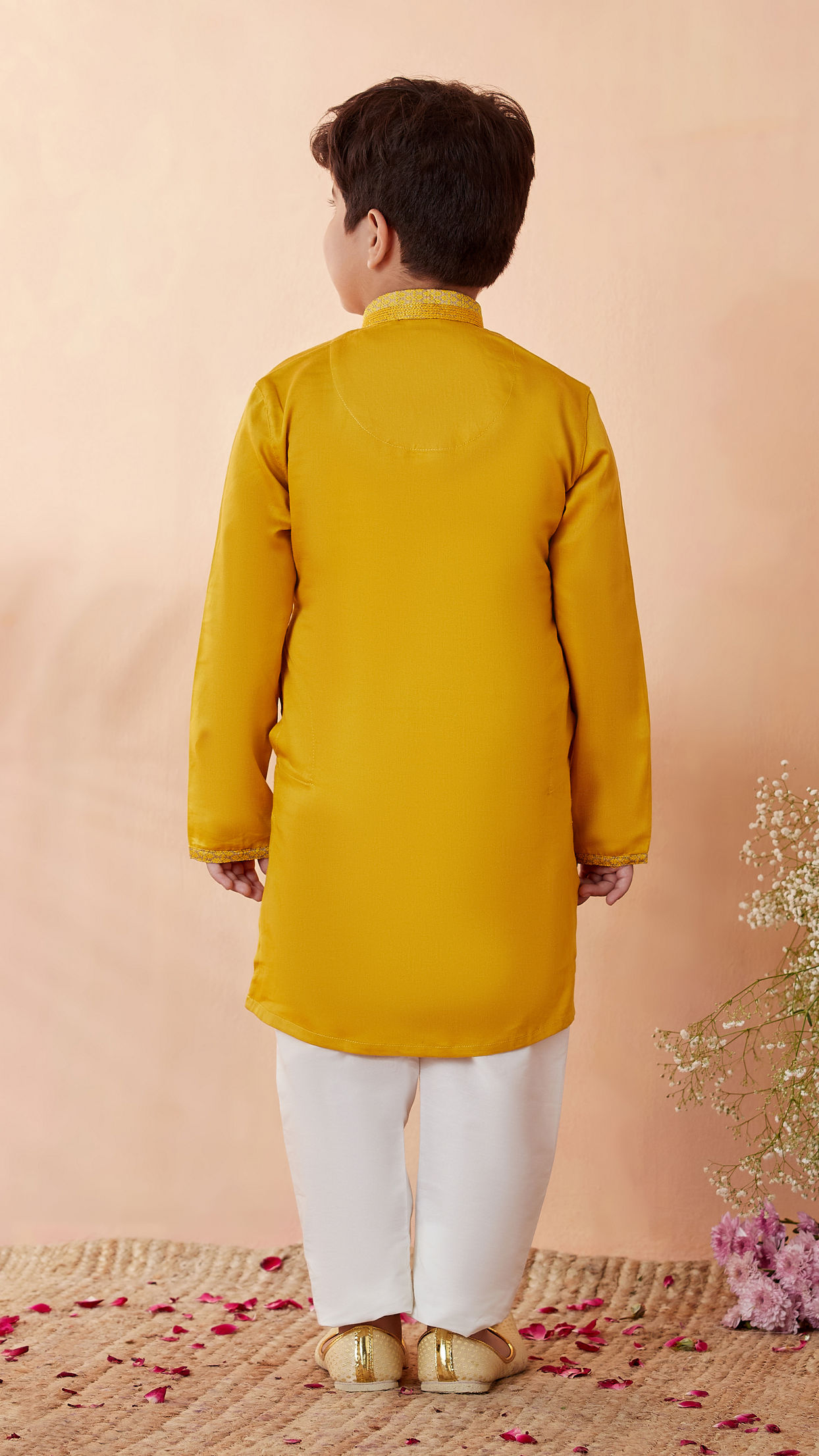 alt message - Manyavar Boys Boys Mustard Solid Kurta Set image number 2