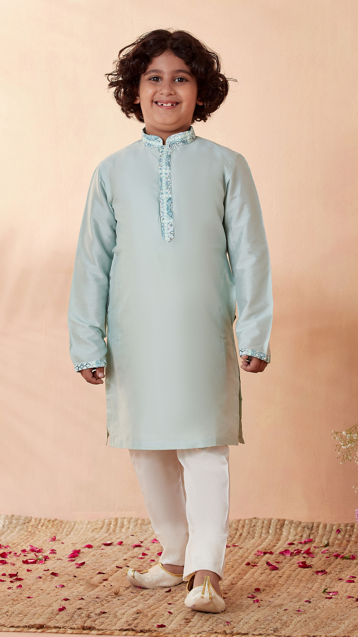 alt message - Manyavar Boys Boys Sea Green Chikan Kurta Jacket Set image number 2