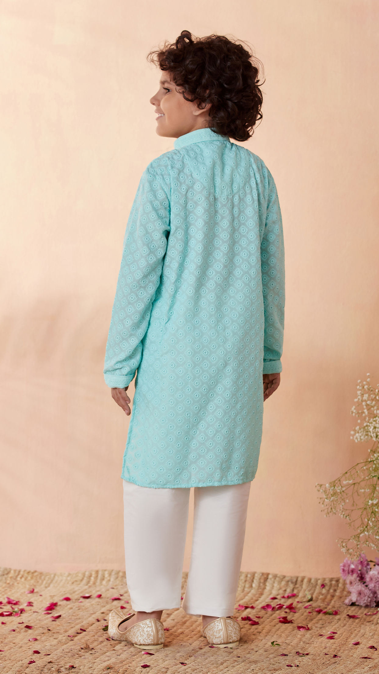 alt message - Manyavar Boys Boys Sea Green Chikan Kurta Set image number 2