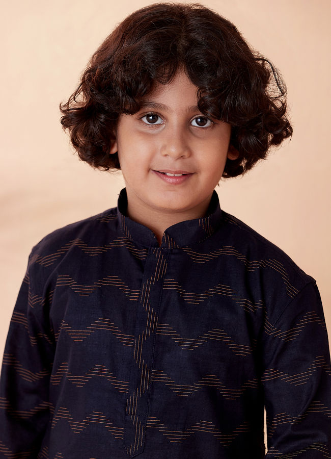 alt message - Manyavar Boys Boys Dark Blue Printed Kurta Set image number 0