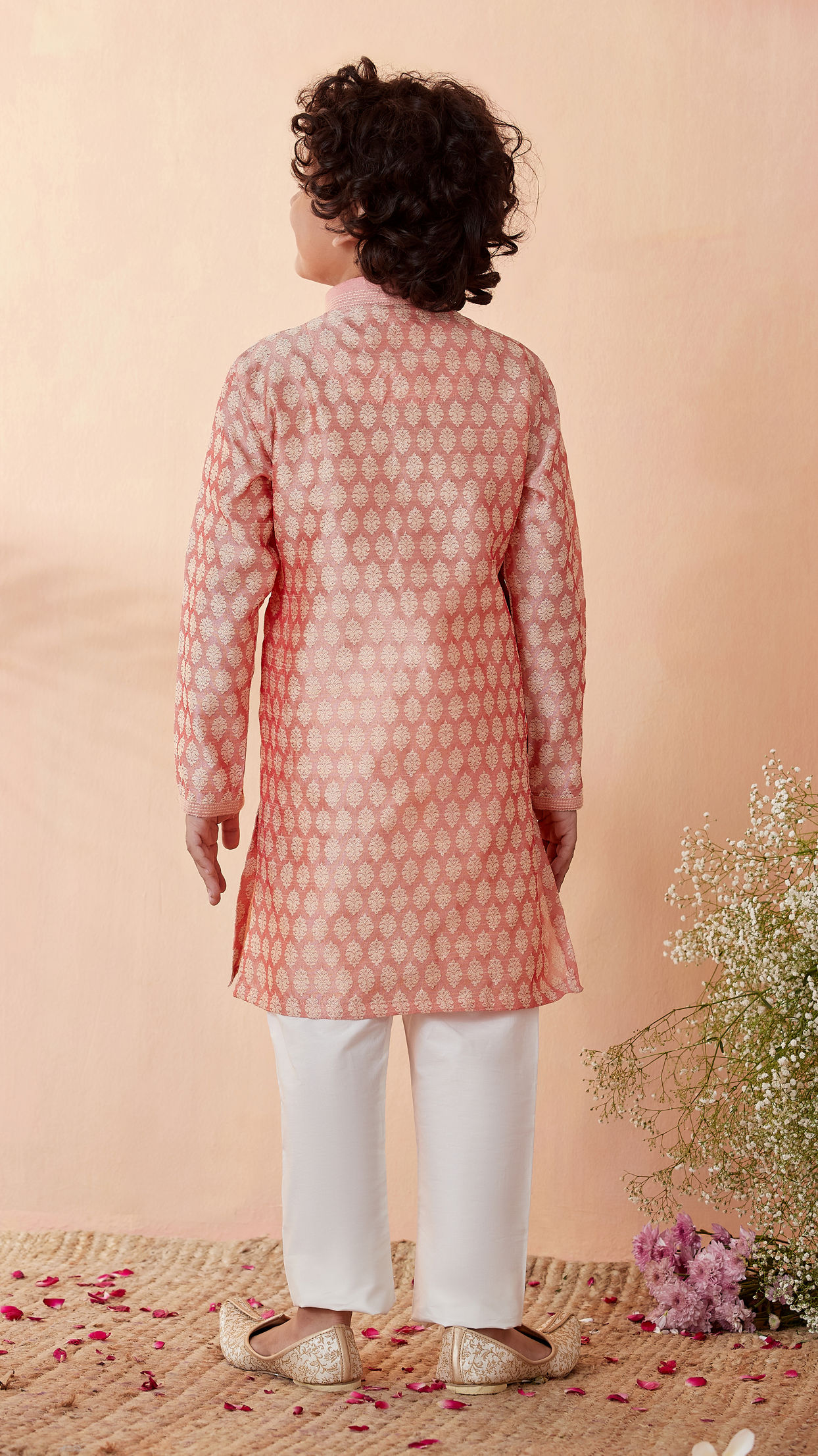 alt message - Manyavar Boys Boys Salmon Pink Jacquard Kurta Set image number 2