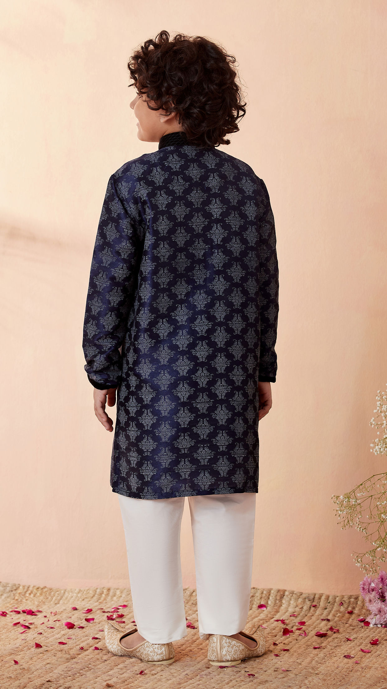 Boys Navy Blue Printed Kurta Set image number 2