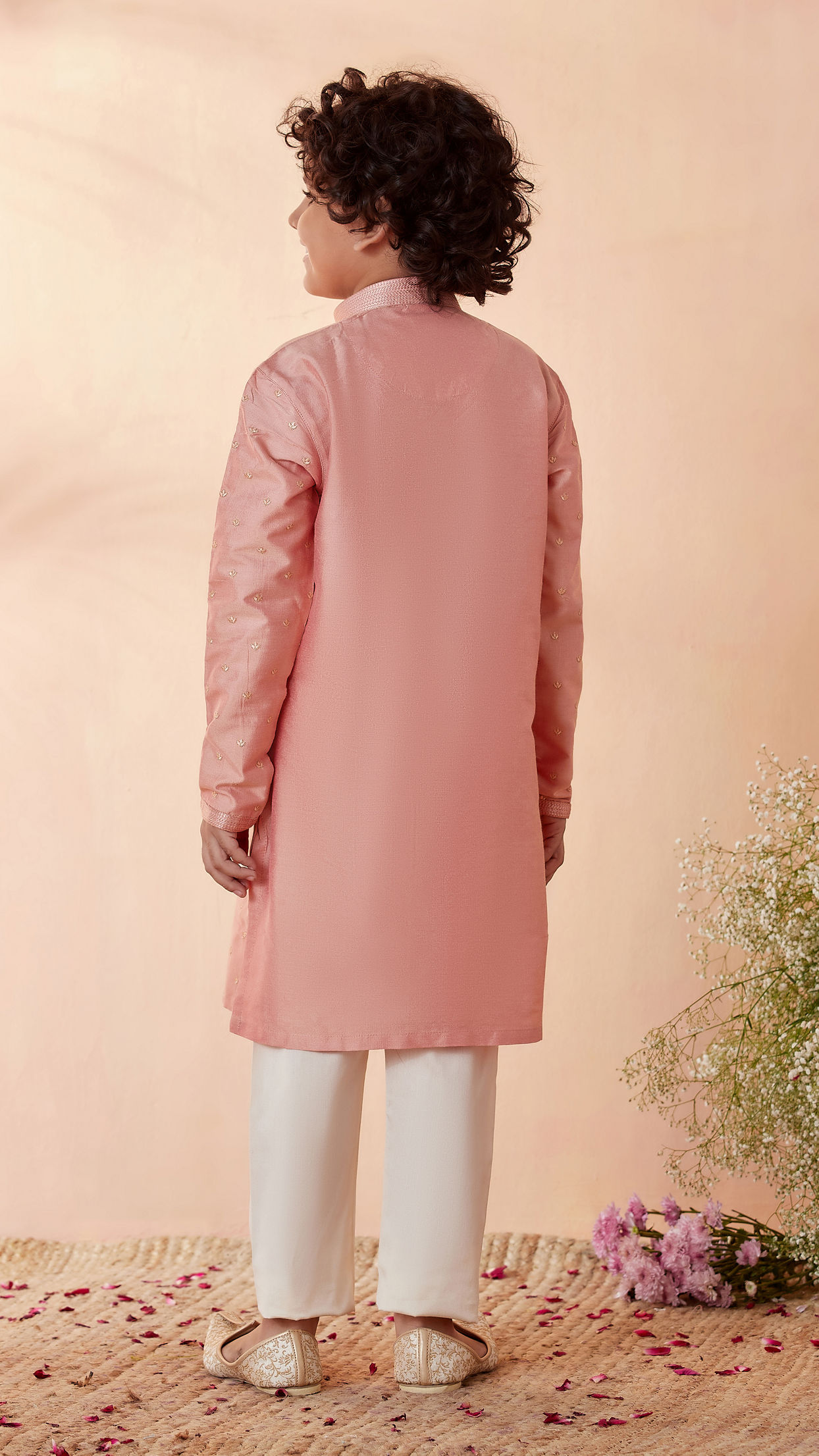 Manyavar Boys Boys Gajari Self Motif Kurta Set