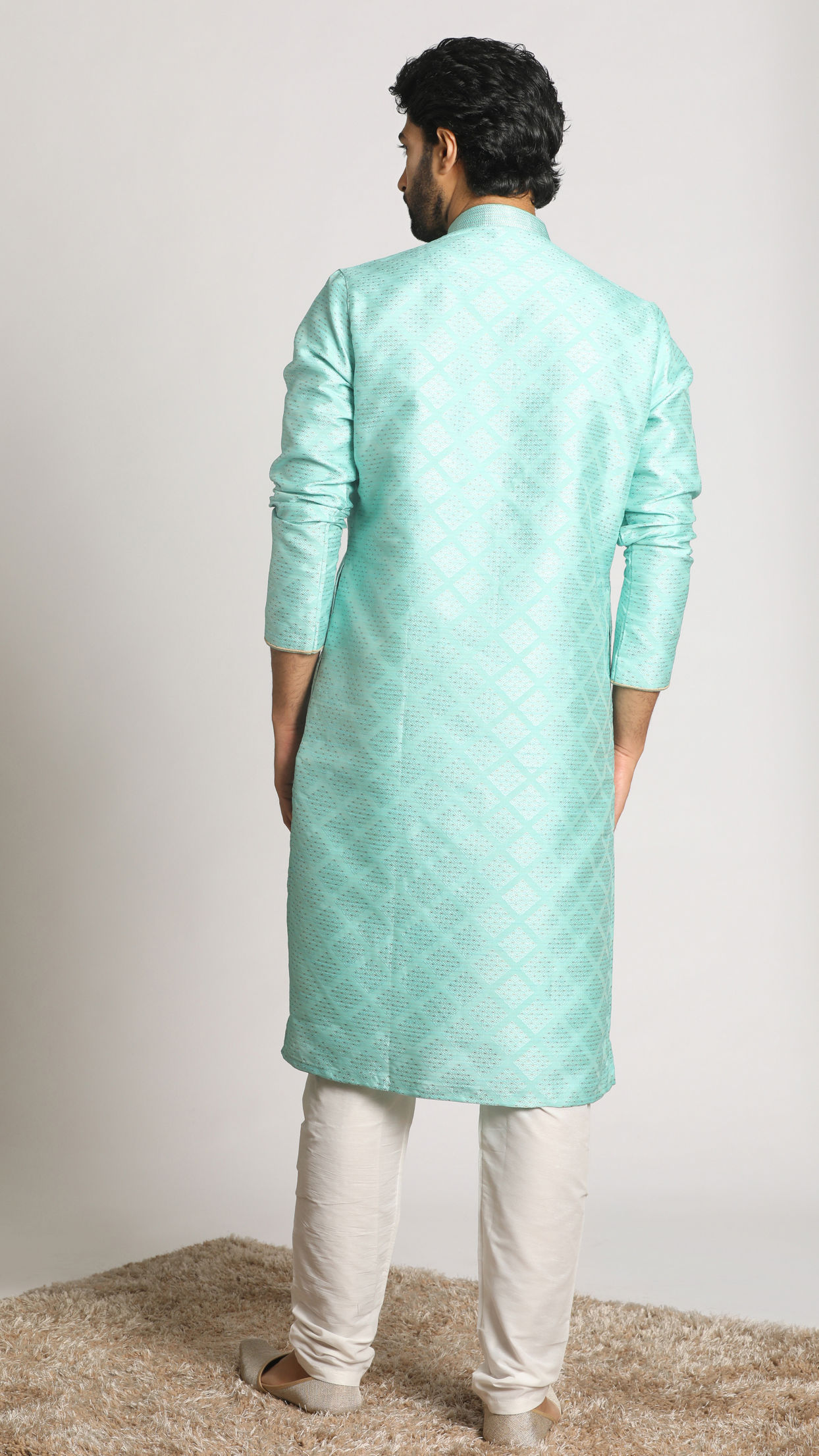 alt message - Manyavar Men Aqua Blue Festive Kurta Pajama image number 2