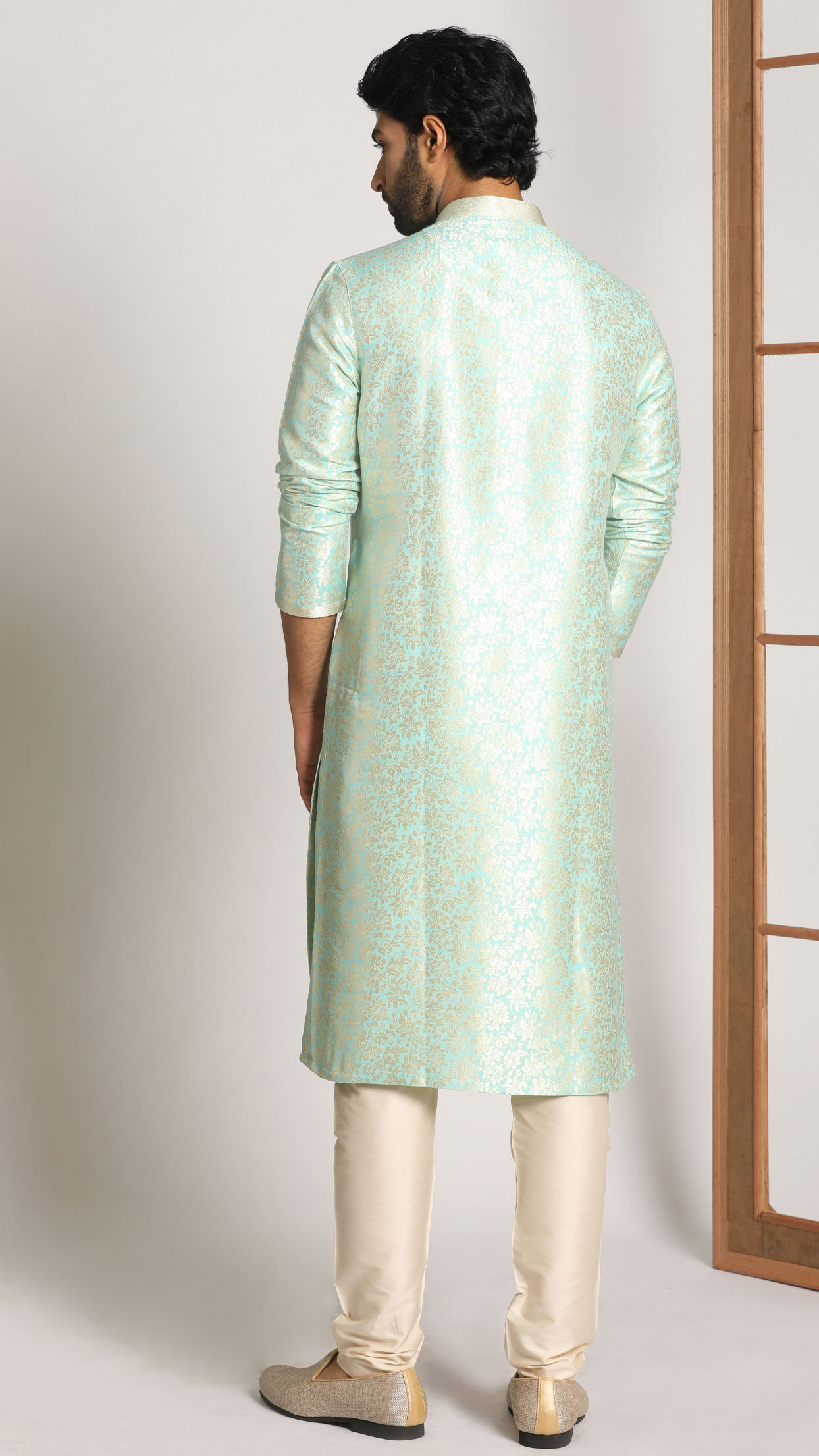 Manyavar Men Pale Blue Kurta Pajama With Floral Motifs image number 2