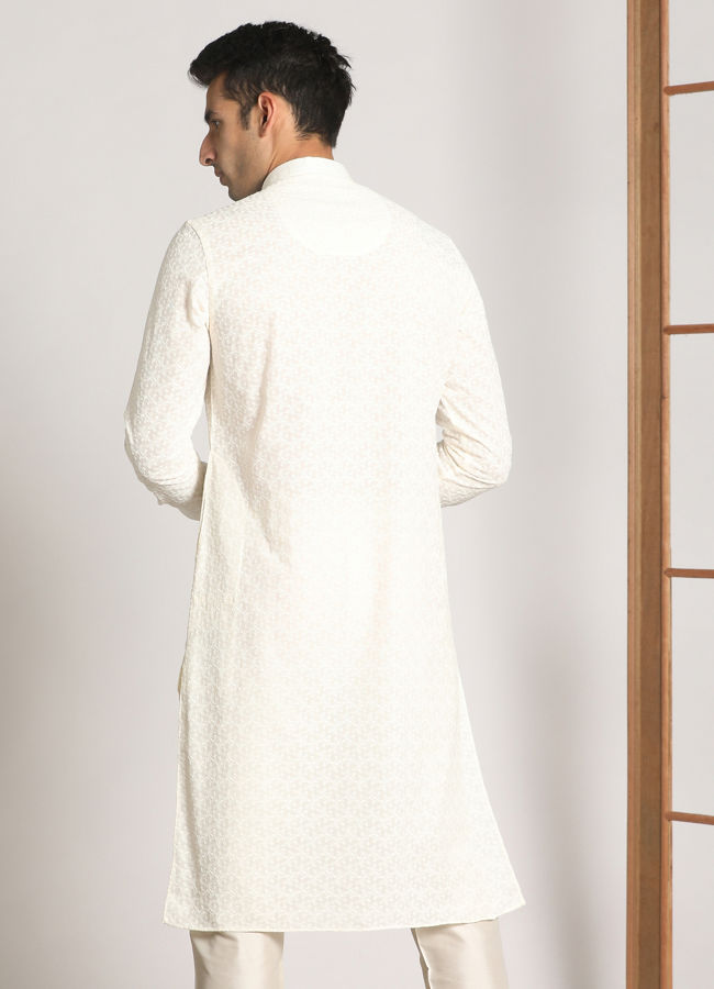 alt message - Manyavar Men Off White Thread Embroidered Kurta Set image number 2