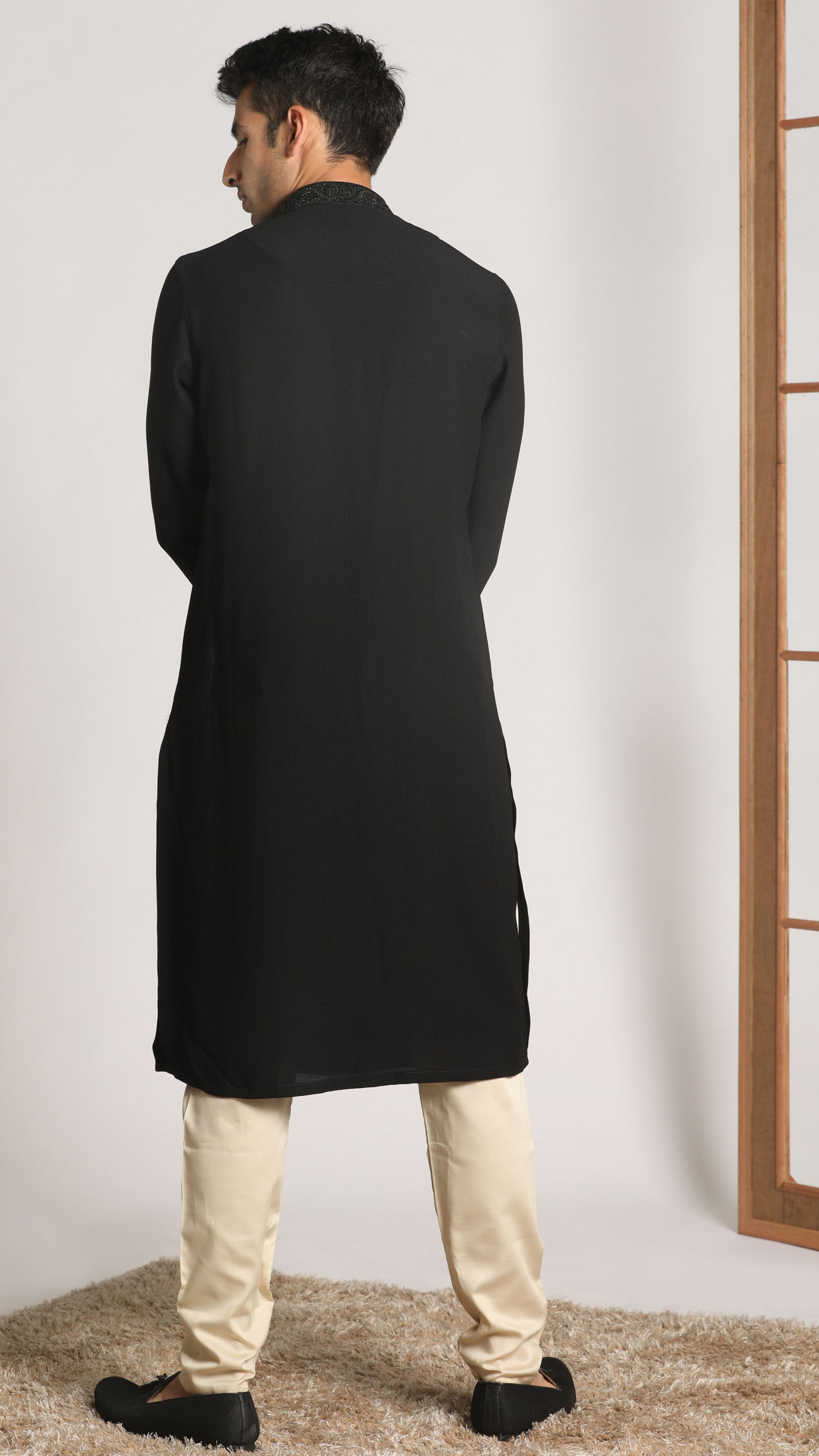Black Solid Minimalist Kurta Pajama image number 2