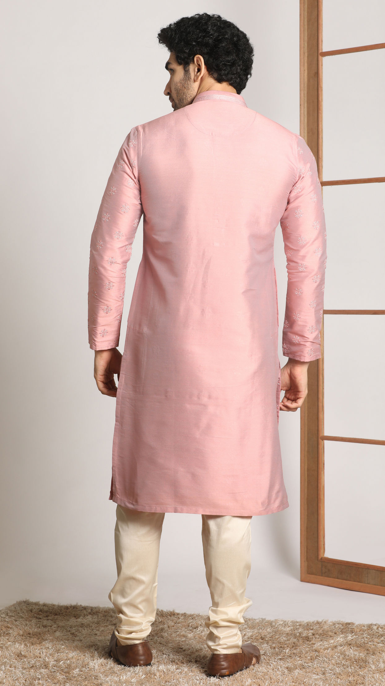 alt message - Manyavar Men Light Pink Festive Kurta Pajama With Embroidery Work image number 2