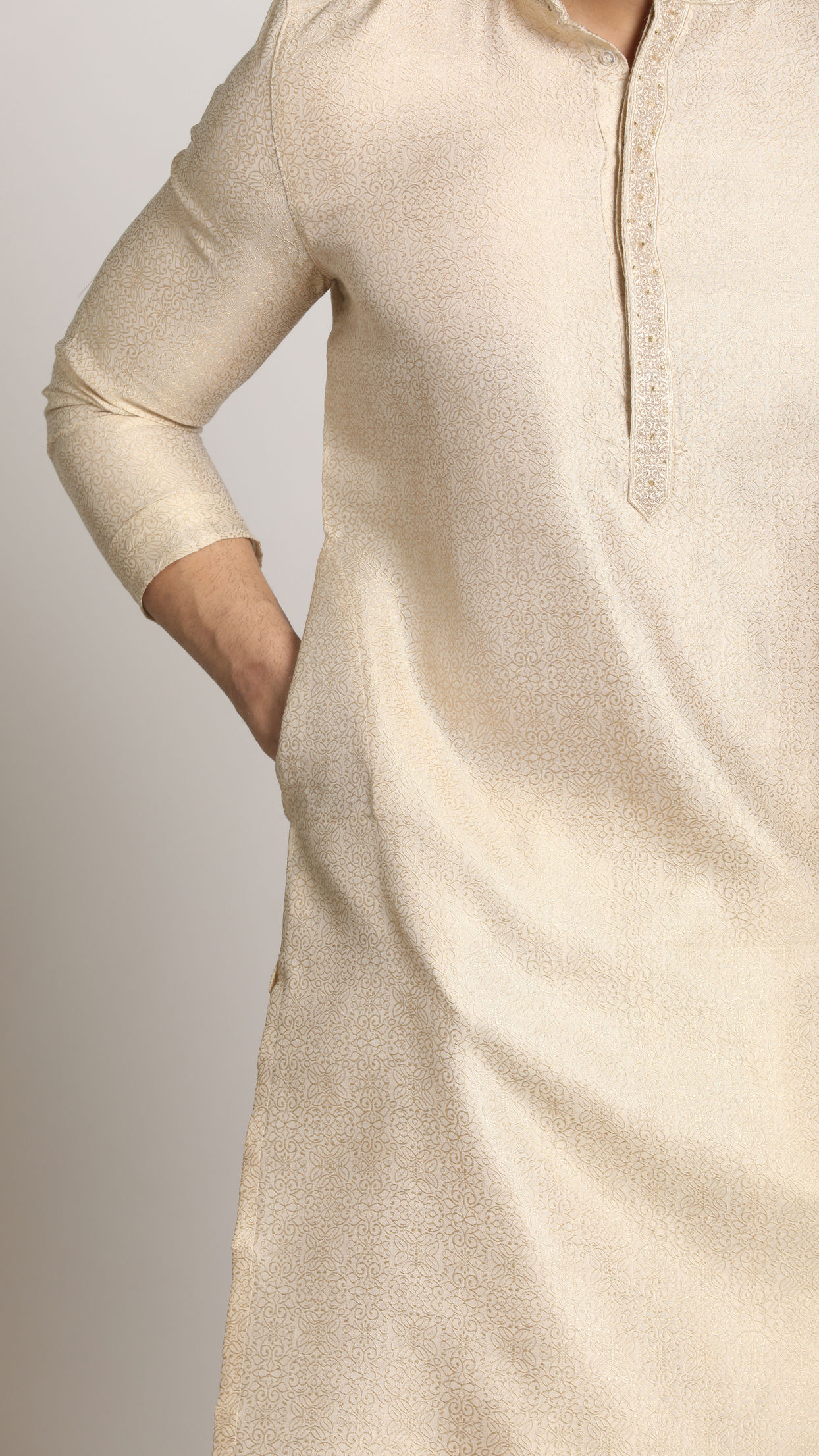 Off White Festive Kurta With Printed Motifs image number 2