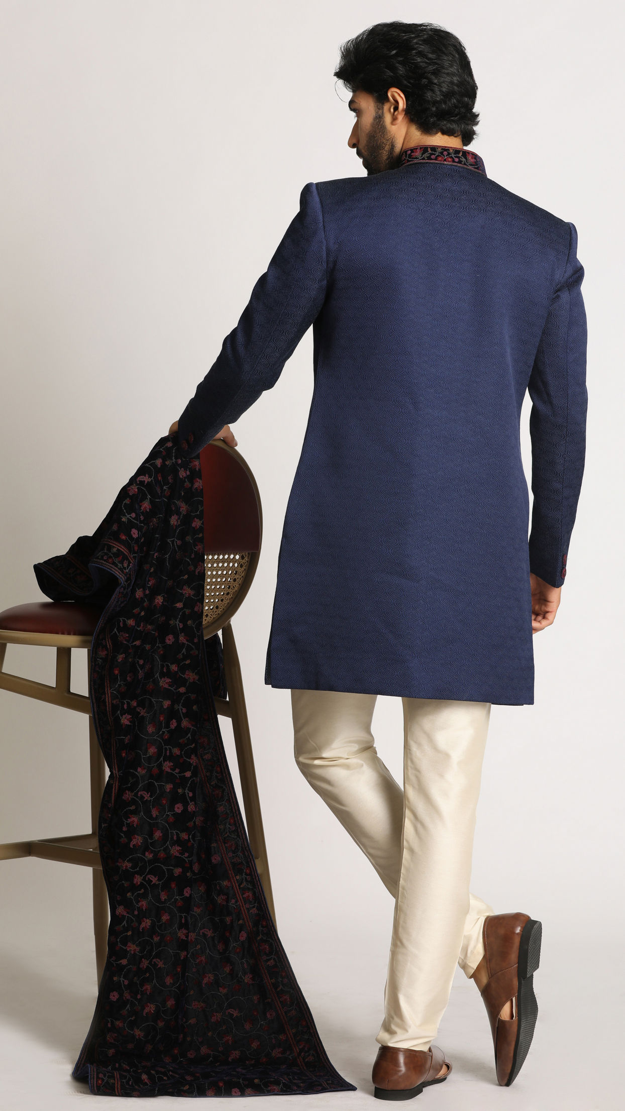 alt message - Manyavar Men Royal Blue Indo Western With Dupatta image number 2